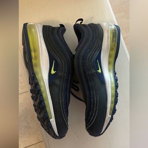 Nike airmax 97 size 6Y, dark navy with neon in sole, trendy
EUC